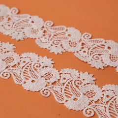 White lace 83